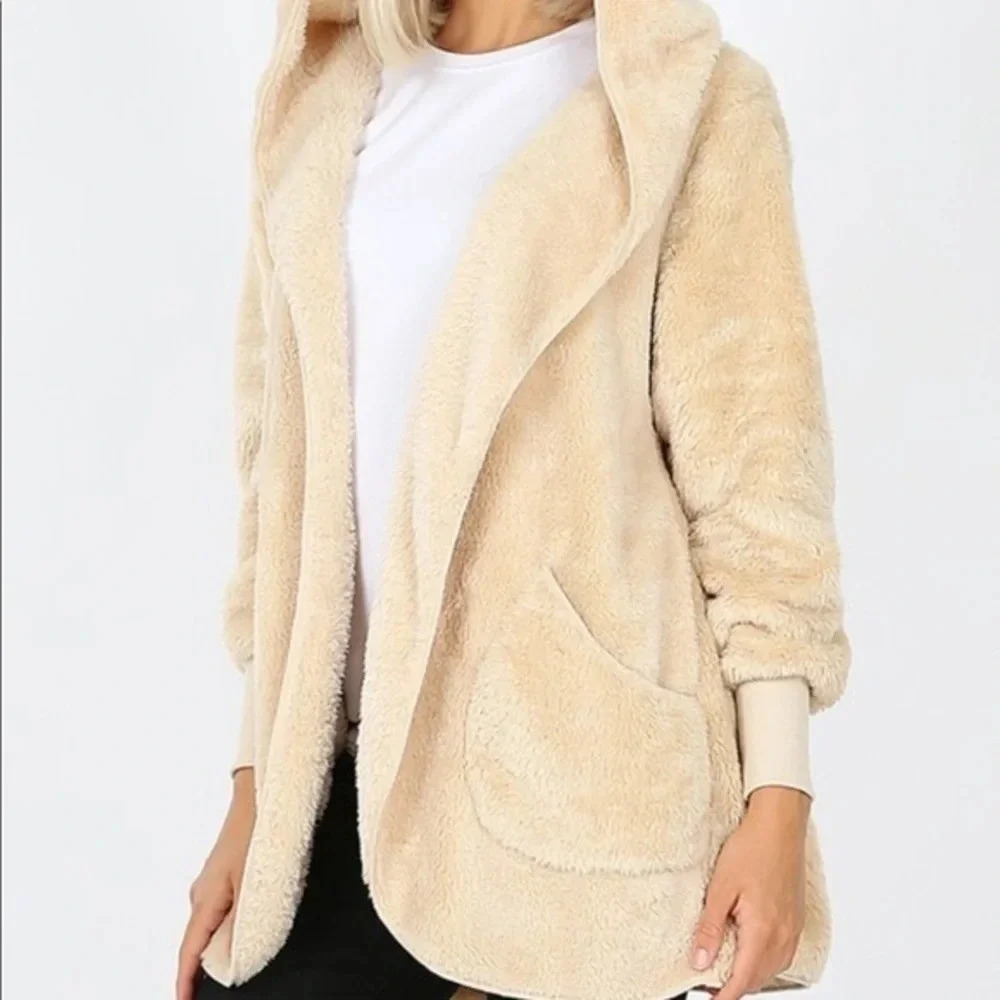 zenana NWT Boutique Faux fur hooded jacket- cream winter cozy